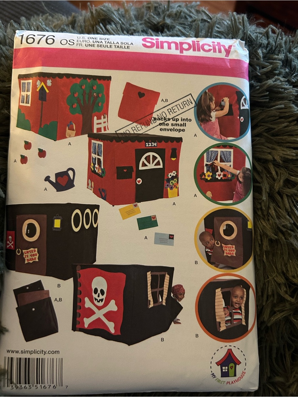 Simplicity Pattern 1676 Playhouse Panels in Red and Black
